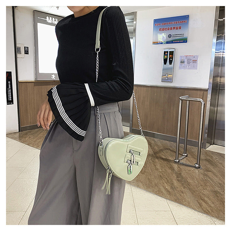 Gothic Heart Shaped Blade Zipper Chain Bag