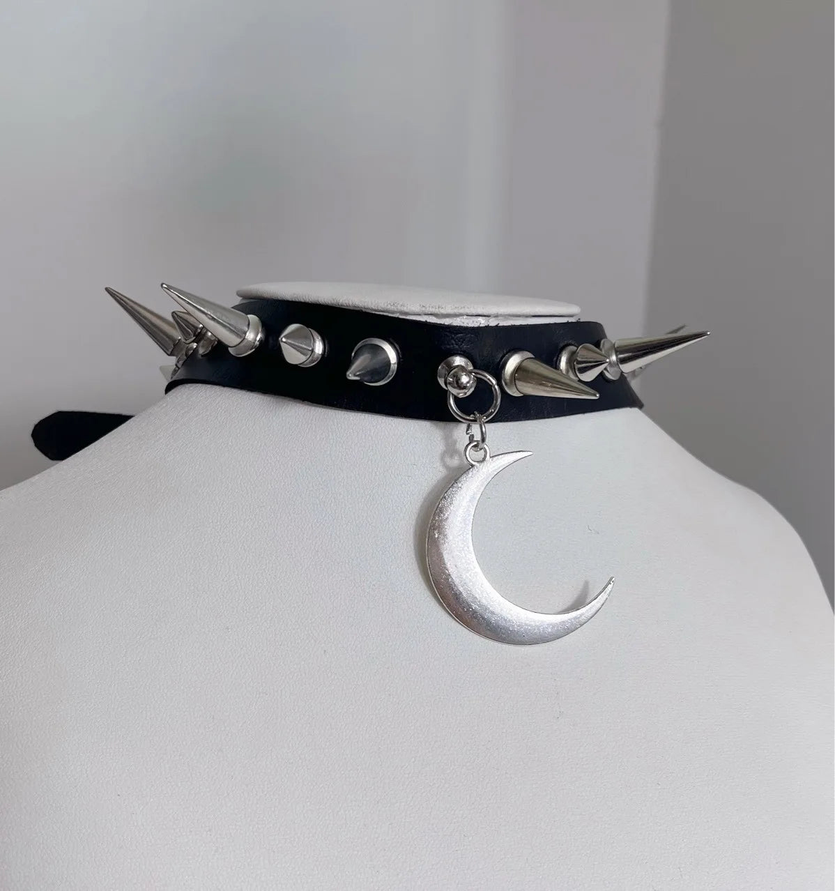 Gothic Studded Spikes Moon Choker Necklace