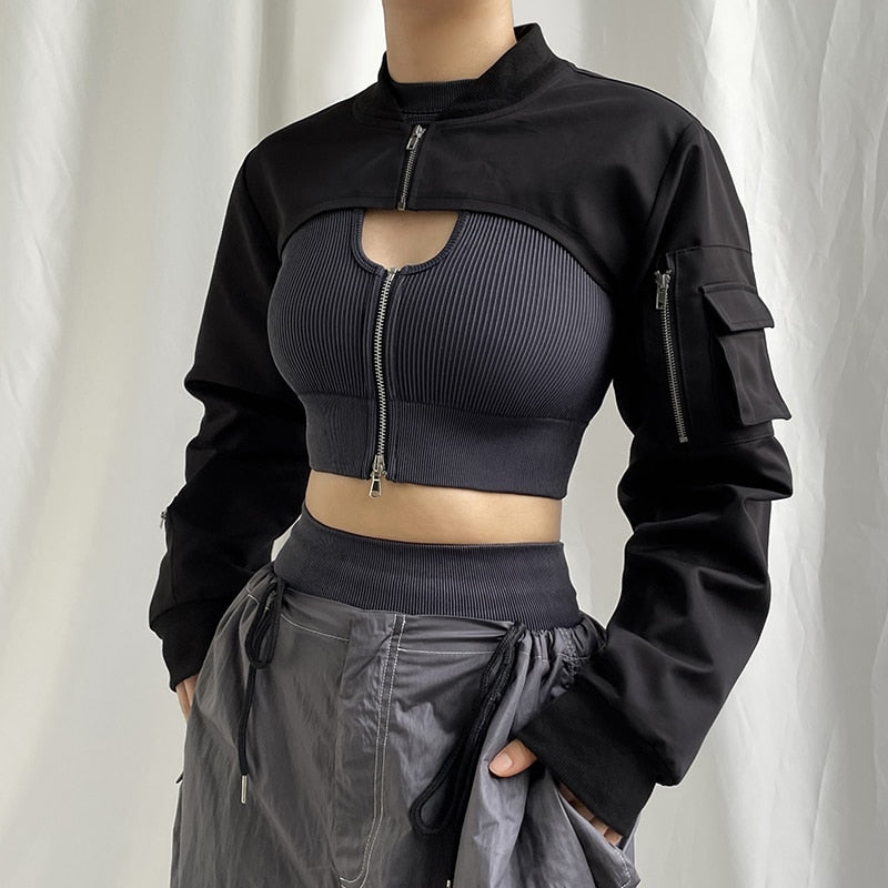 Boléro gothique punk à pointes avec détails en cuir et denim Boléro gothique punk à pointes avec détails en cuir et denim